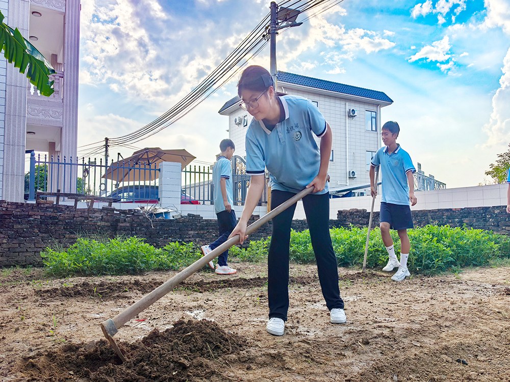 海南叛逆厌学教育中心怎么联系？本地寄宿素质机构测评指南